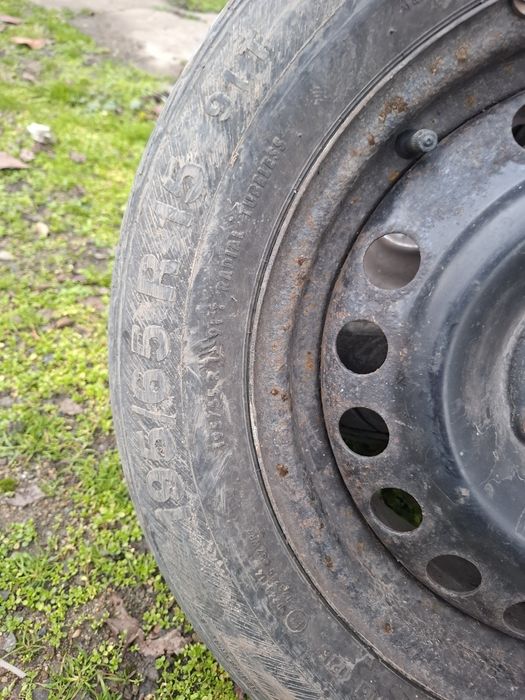 Vand 4 jante R 15 opel au și anvelope 195 65 15 dar slabe