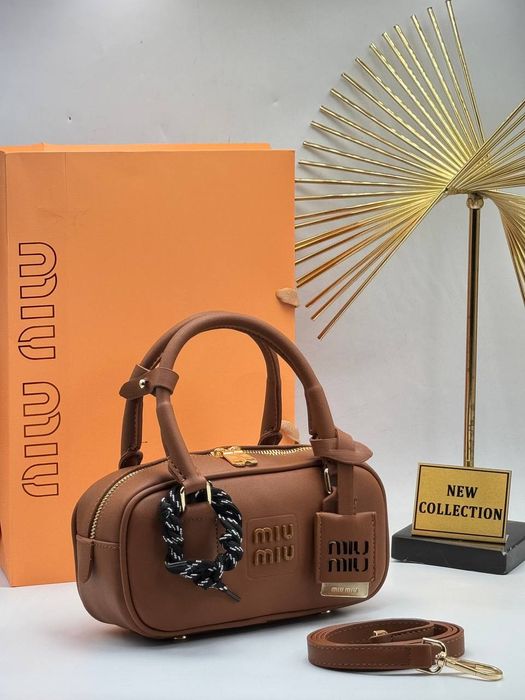 Стилна дамска чанта