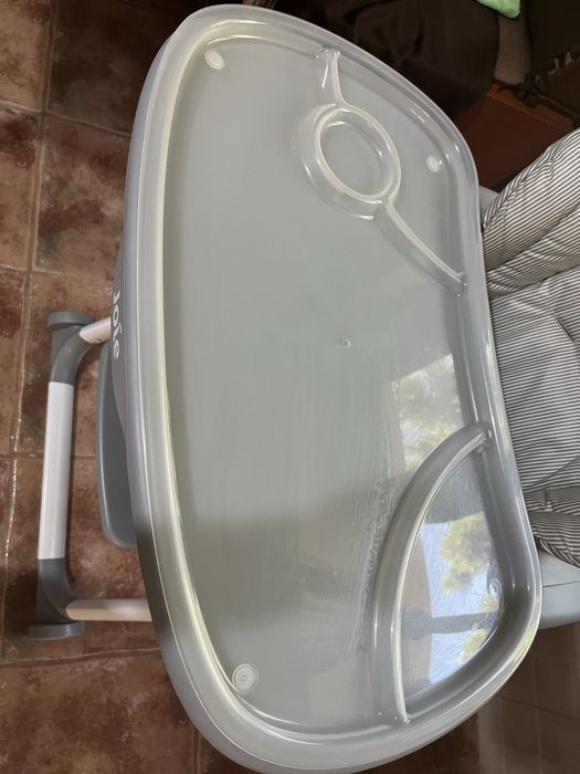 Vand scaun de masa bebe folosit