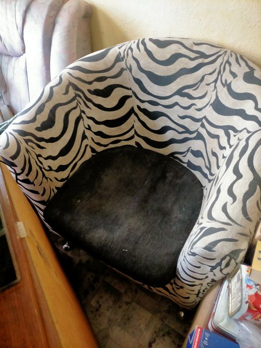 Продам диван с 2 креслами