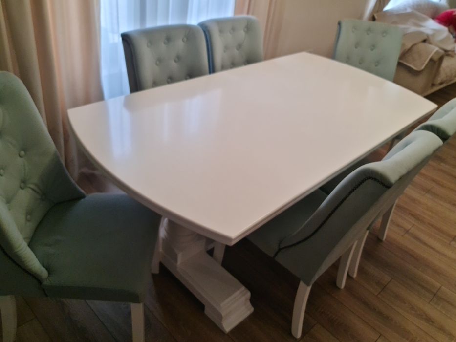 Vând  scaune din lemn masiv