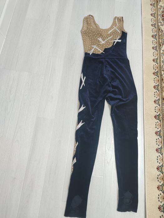 Гимнастический купальник (комбинезон)