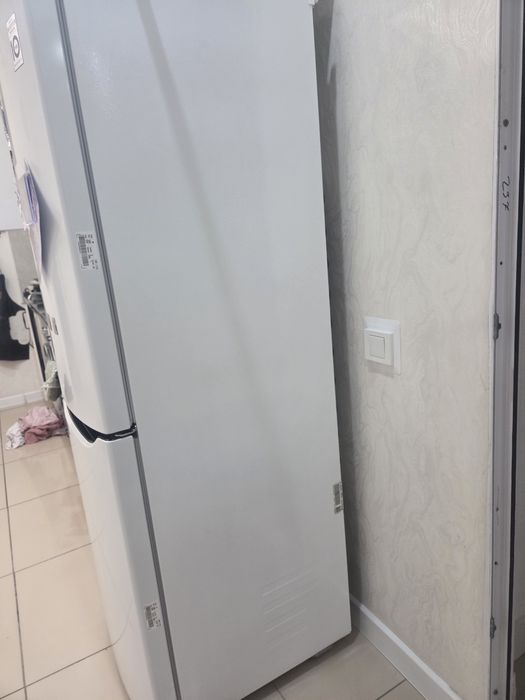 Продам почти новый холодильник