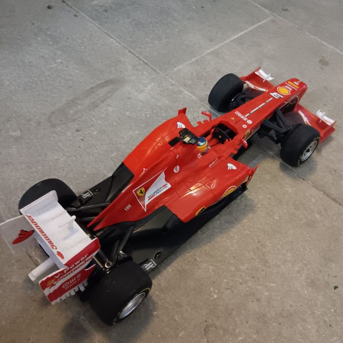 Machete F1 Ferrari si Renault