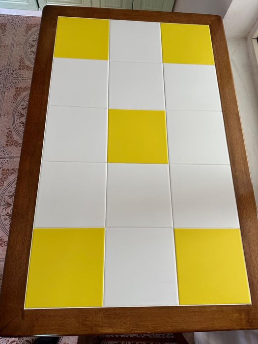 Стол  и стулья  для кухни