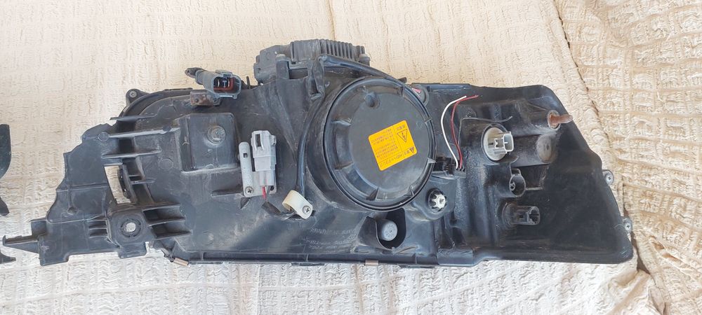 Фары передние Subaru Forester SG