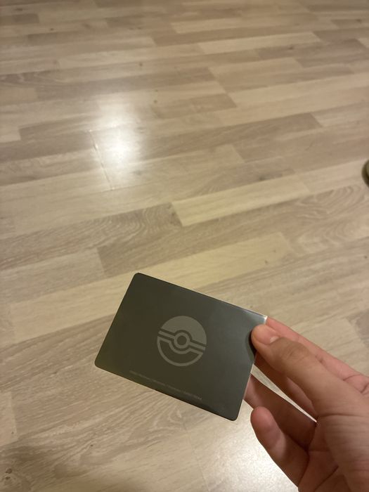Pokemon карти + предпазно пакетче с 100 protective sleeves и v star карта о 3 талона за покемон гоу ПОДАРЪК КУТИЙКА ЗА СЪХРАНЕНИЕ НА КАРТИ