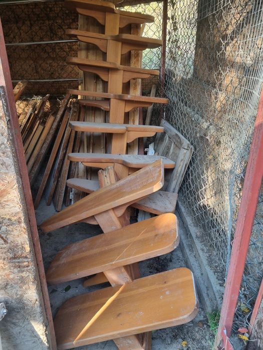 Продам лестницу деревянную