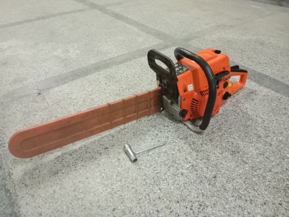 Продавам моторна резачка, с ключ 3/1  с  50см шина