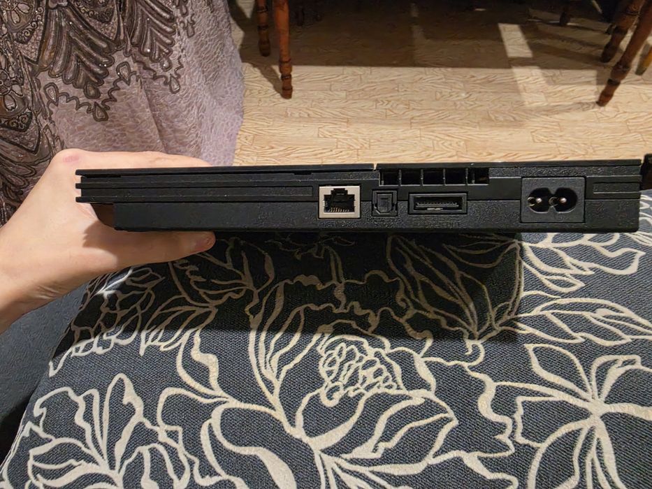 Продам пс2 слим с джостиком и играми