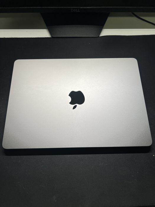 Vand Macbook Air M3 13” DEFECT