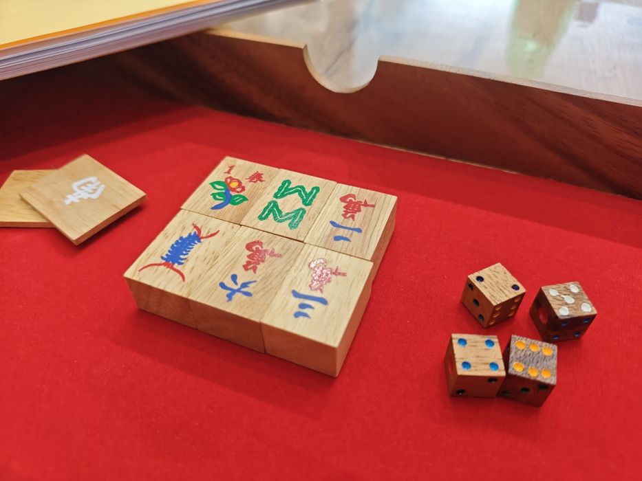 Лукс комплект игра Mah-Jongg (Ма джонг) от масивно дърво Самена. Нов!