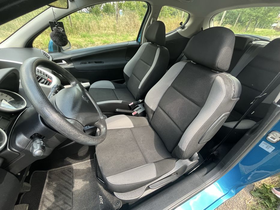 Продавам Пежо 207