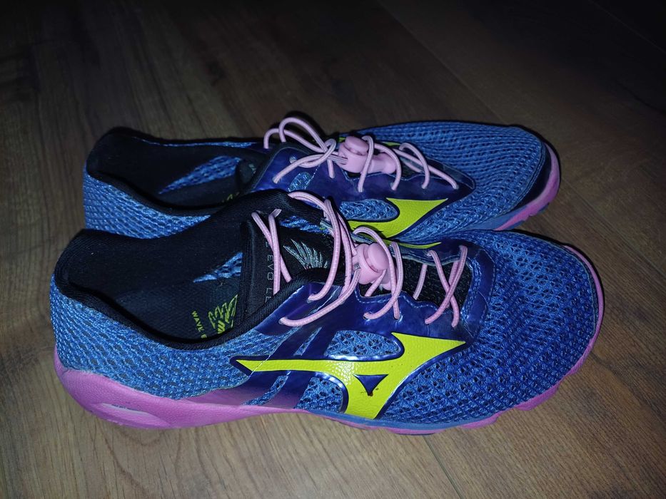 Маратонки Mizuno Wave Evo Levitas и Joma