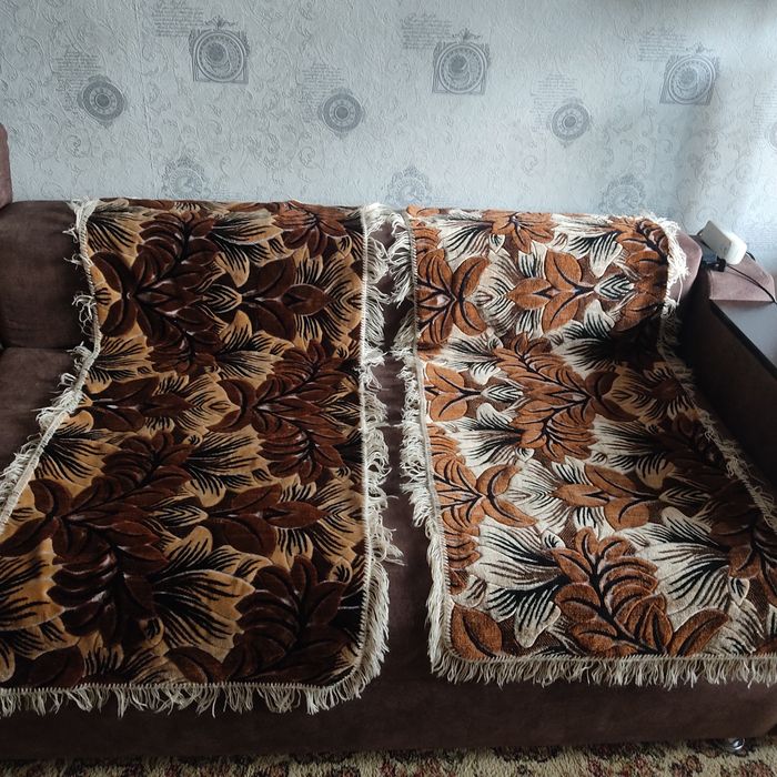 Продам комплект дивандеков на диван и два кресла