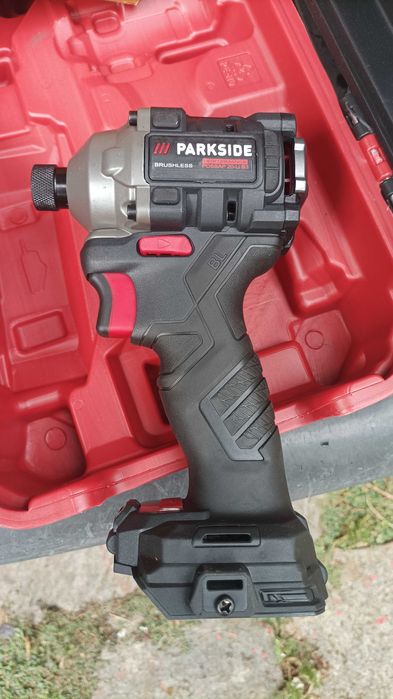 Продавам нов импакт В3 Parkside 20в с гаранция