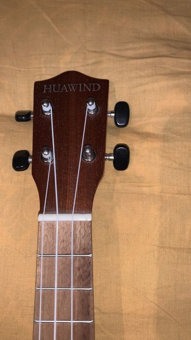 Укулеле хорошего качества.