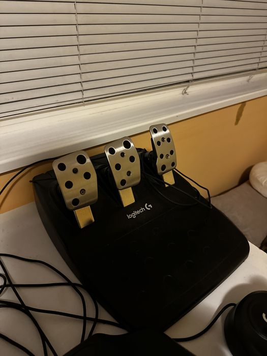 Logitech g29+шифтър(КАТО НОВ)