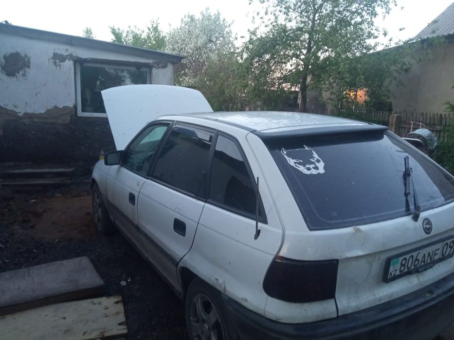 Продам Опель астра срочно