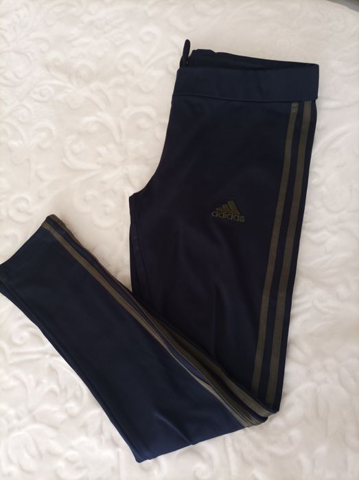 Дамски спортни долнища и блузка