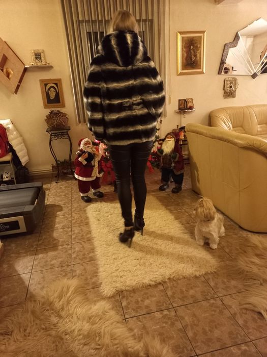 Vând scurtă de blană naturală chinchilla