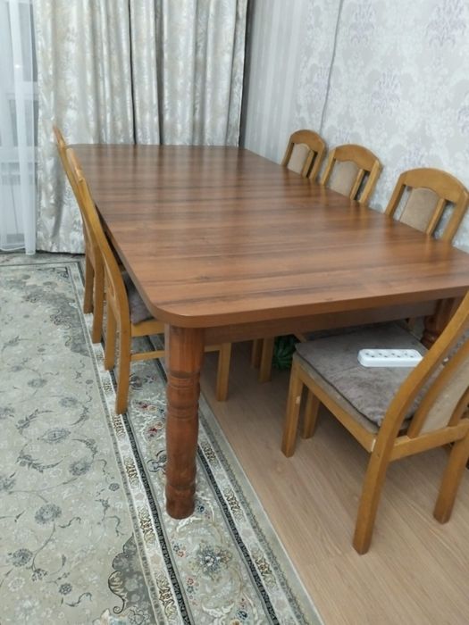 Стол для гостиной со стульями