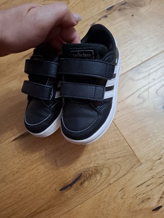 Adidasi mărime 24