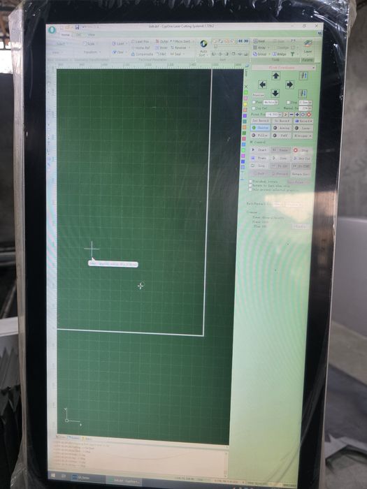 Komplekt holatdaLazerniy rezka sotiladi holati a'lo 1.5kv 1.50 x 3.