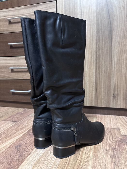 Кожаные женские сапоги