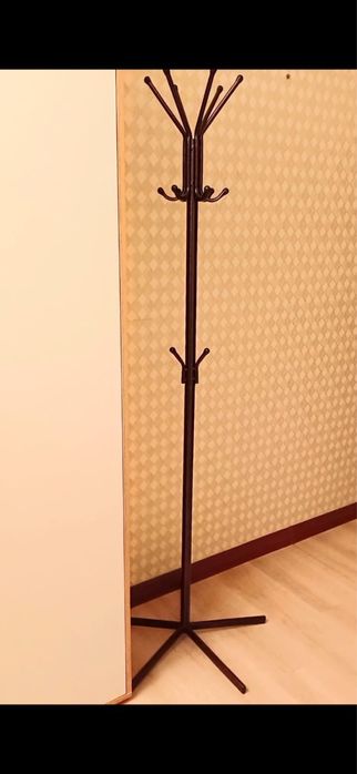 Продам вешалку в отличном состоянии