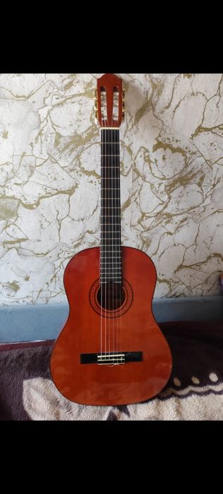 Продам гитару классическую