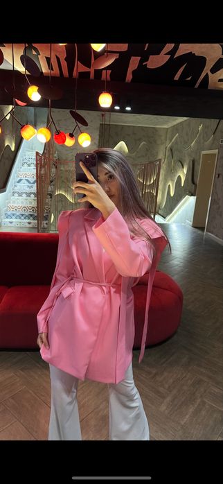 Продаётся красивый розовый пиджак