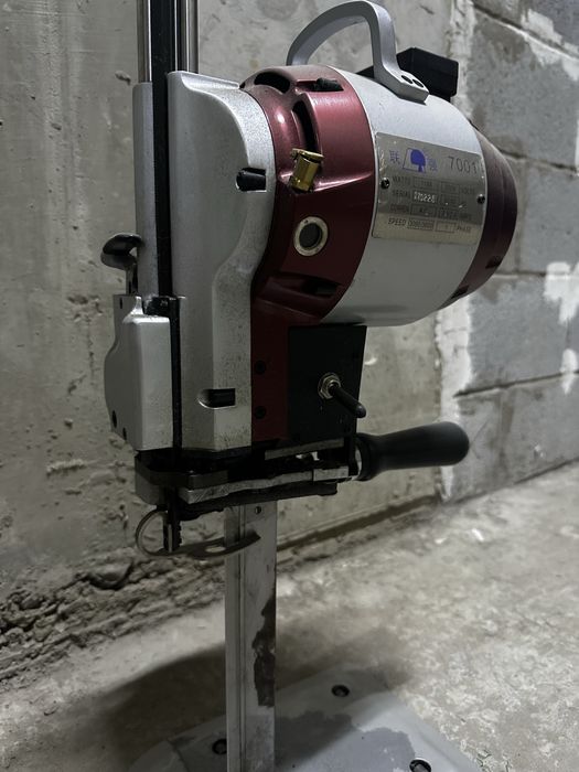 Раскройный сабельный нож