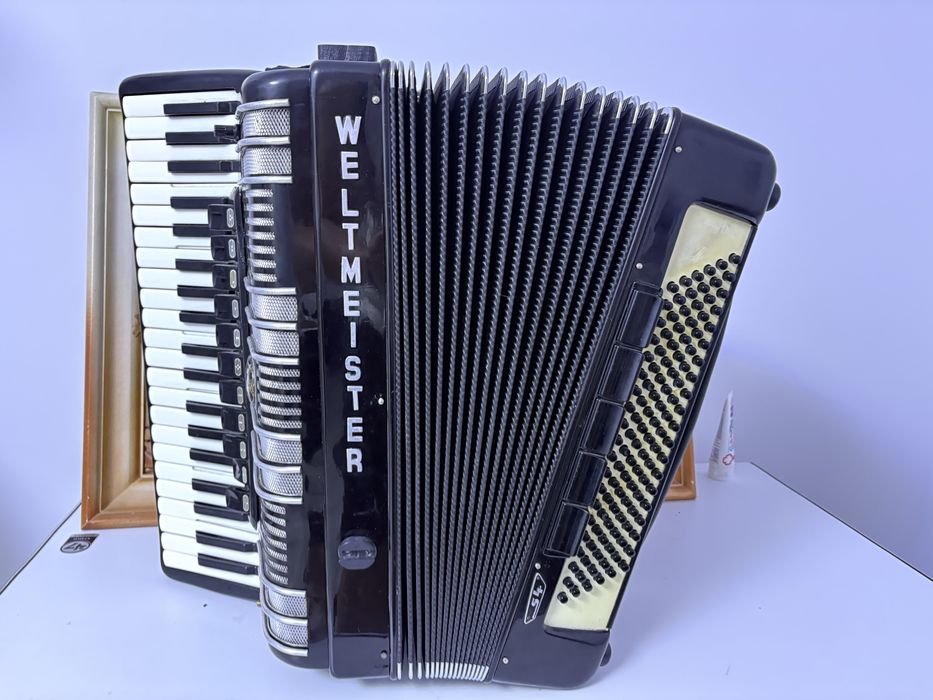 Acordeon cu sistem midi