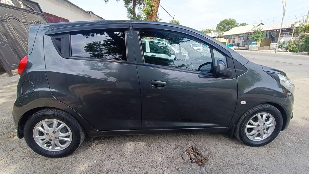 Спарк автомашинаси сотилади