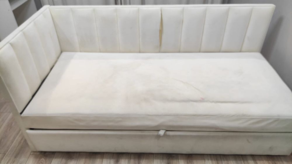 Отдам диван бесплатно, самовывоз.