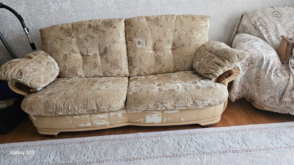 Продаю Диван с креслом