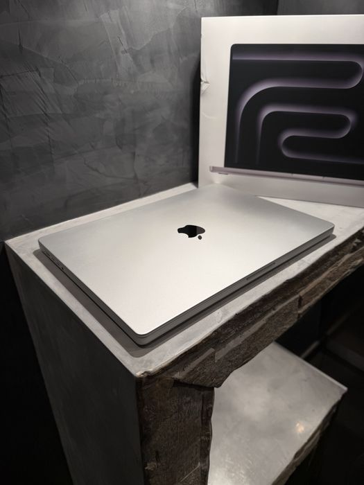 13 cycle! Macbook Pro M4 MAX 16" 36 GB / 1 TB