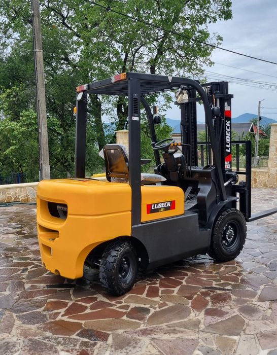 Motostivuitor Lubeck L-251 2.5 tone ridicare NOU  Garantie 2 ani