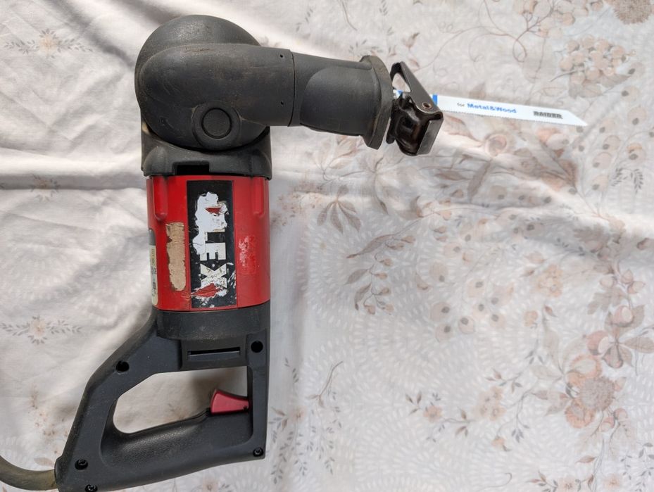 Продавам саблен трион Flex