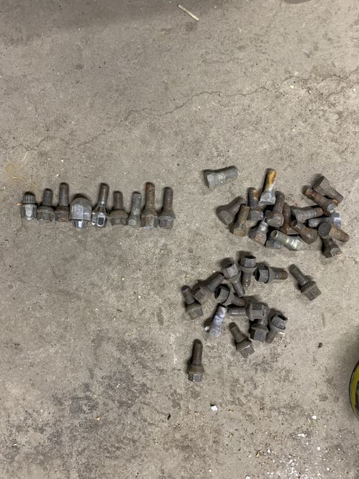 Болты колесные