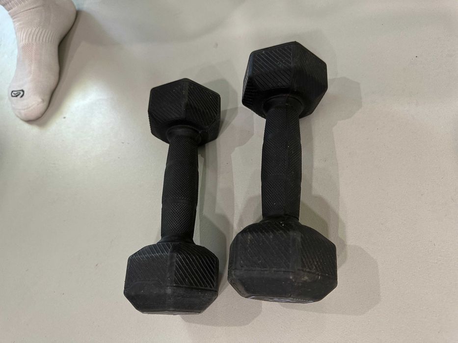 Gantere hexagonale cauciucate 2 x 2,5 kg (5 kg total) Decathlon Domyos