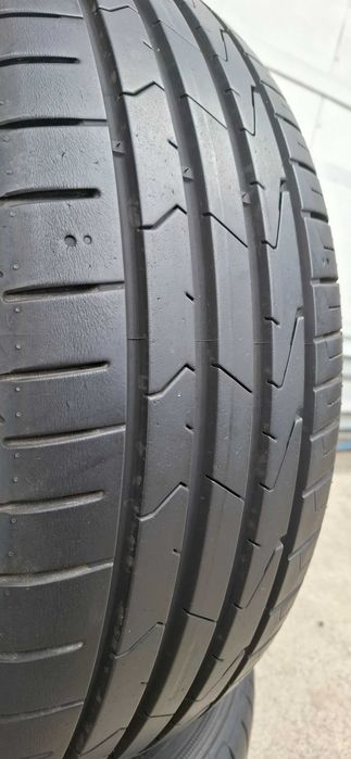 2бр. 215/55/17 Hankook 7mm грайфер, дот 17г. ***