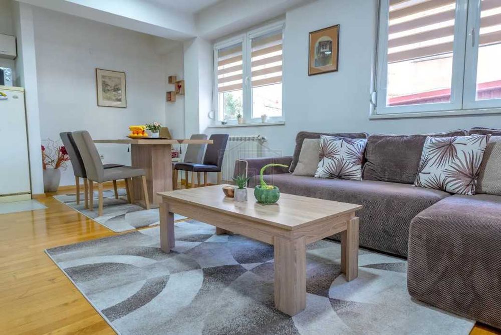 Дава се под наем Тристаен апартамент в Пловдив, Младежки Хълм - 96 кв.м за 453.9 € - Снимка #2