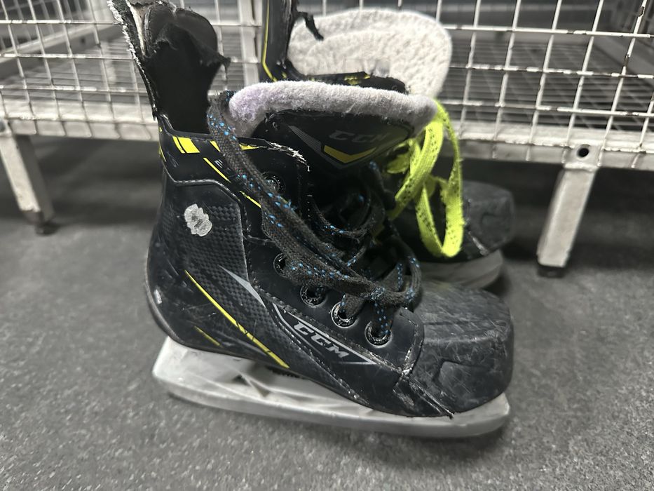 Коньки хоккейный