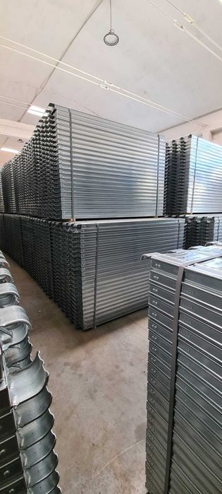 Podina metalica noua pentru schela