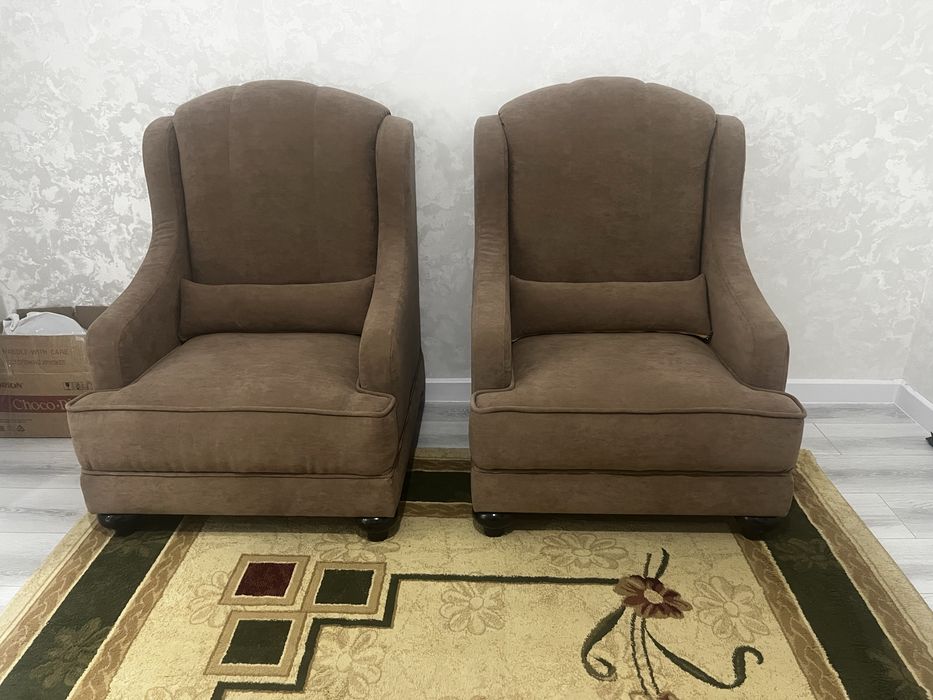 Диван и кресло в гостинную