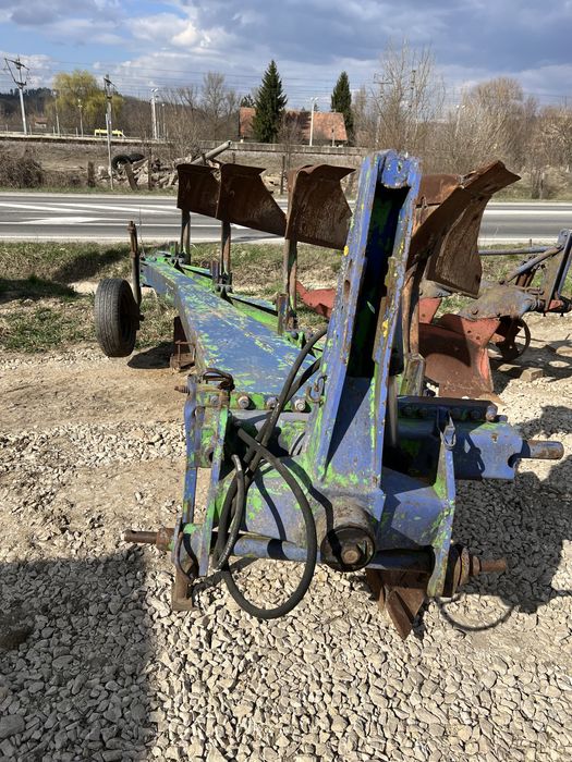 Plug reversibil 4 brazde, hidraulic, greu, pentru tractor