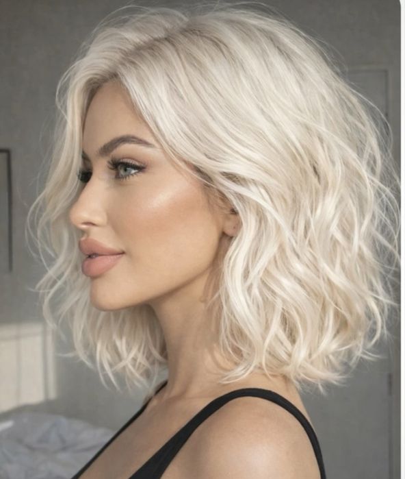 Peruca blond deschis usor ondulata