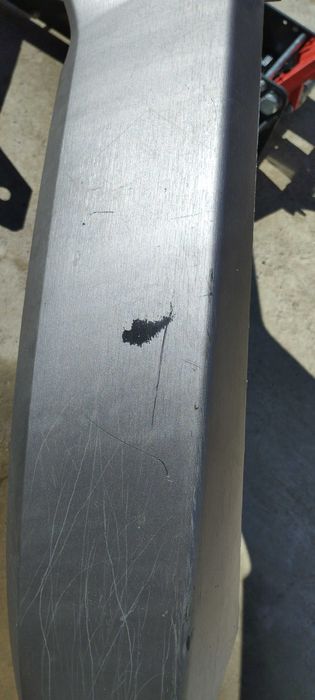 Renault Range T лайсна над радиаторната решетка.